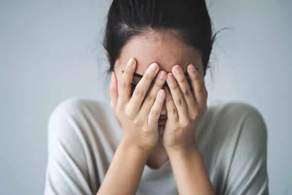 Депрессия у женщин: причины, симптомы, лечение