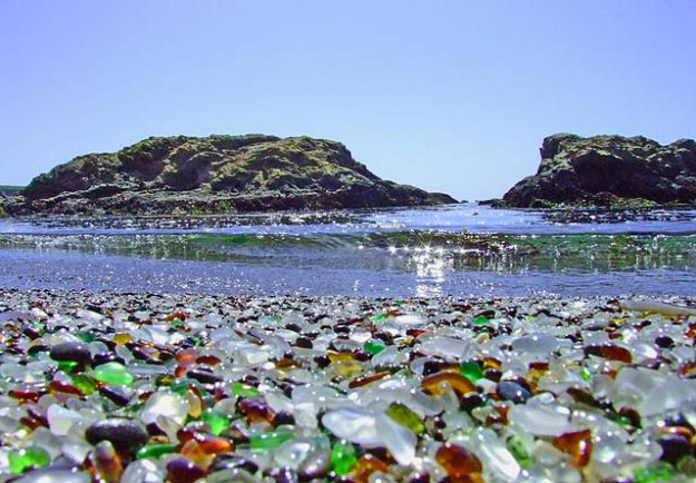 Творение природы — стеклянный пляж